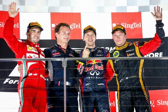 Podium beim Formel 1-GP in Singapur (v.l.): Fernando Alonso, Christian Horner, Sebastian Vettel und Kimi Räikönnen