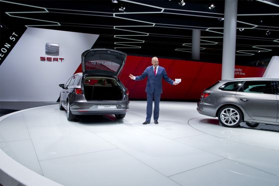 Juergen Stackmann zeigt den SeAt Leon St