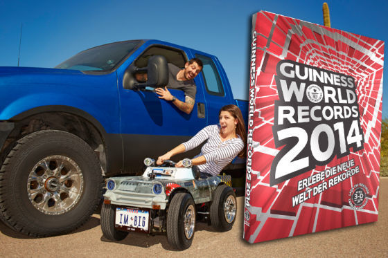 Austin Coulson (USA) präsentierte am 7. September 2012 ein Auto, das nur 63,5 Zentimeter hoch, 65,41 Zentimeter breit und 126,47 Zentimeter lang ist – und kam damit ins Guiness-Buch der Rekorde für das kleinste Auto der Welt