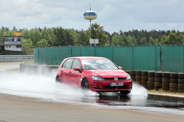 Reifentest Aquaplaning Nässe