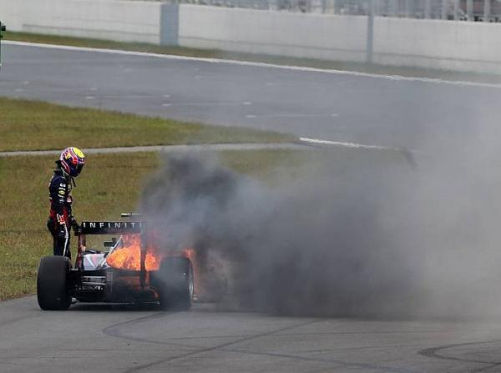 Mark Webber musste mit ansehen, wie sein Red Bull in Flammen aufging