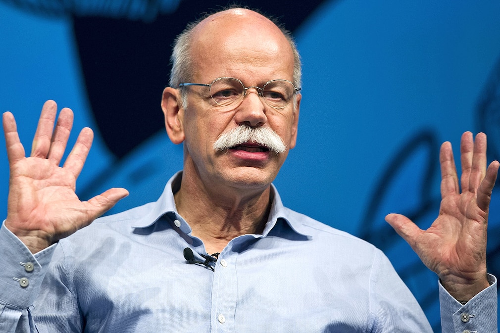 Der Vorstandsvorsitzende der Daimler AG Dieter Zetsche spricht am 07.05.2013 auf der Internetkonferenz re:publica in Berlin über die Vernetzung von Autos