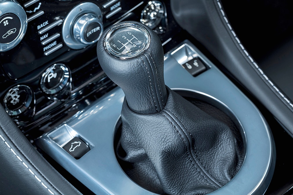 Aston Martin V8 Vantage Roadster SP10
