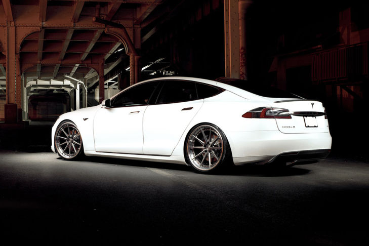 Tesla Model S auf ADV10TSSL Tesla Model S auf ADV10TSSL