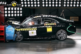 Mercedes CLA-Klasse Frontal Crash