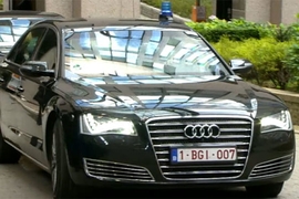 Kanzlerin fährt "007"