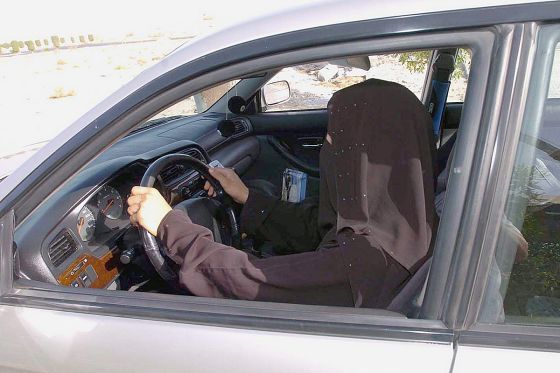 Frau am Steuer Saudi Arabien