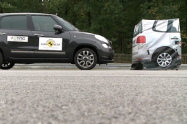 Fiat 500L beim Euro-NCAP-Test der Notbremsassistenten