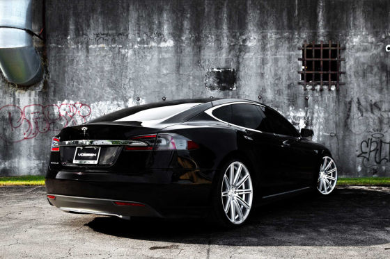 Tesla Model S auf Vossen Alufelgen