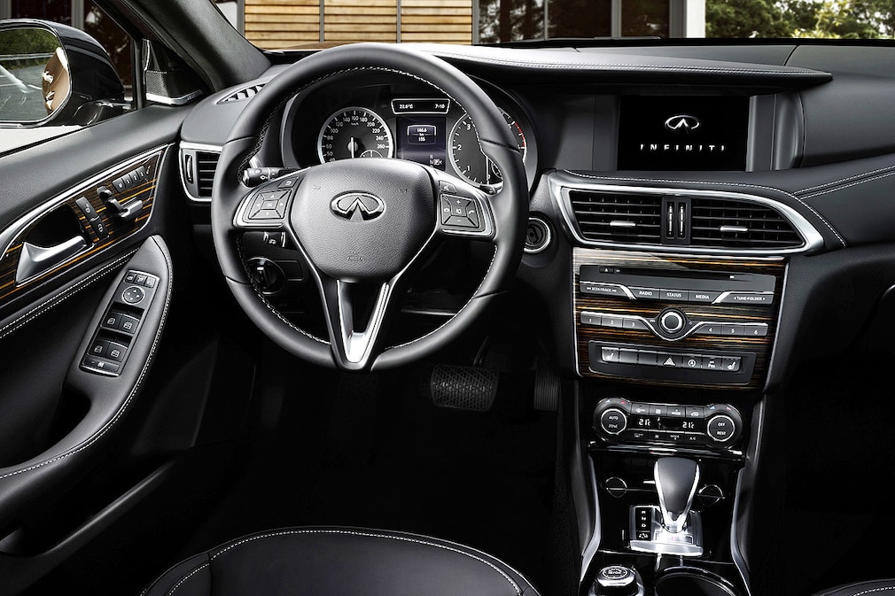Infiniti Q30