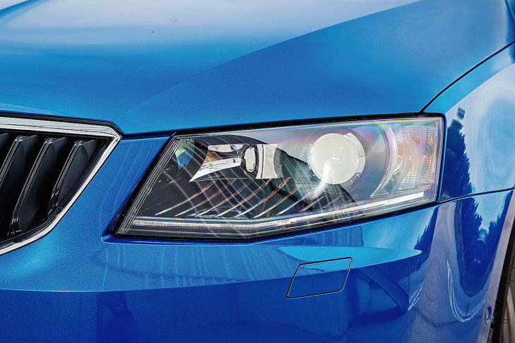 Skoda Octavia, Scheinwerfer