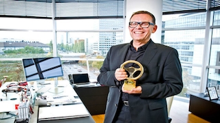 Goldenes Ehrenlenkrad für Designer Peter Schreyer
