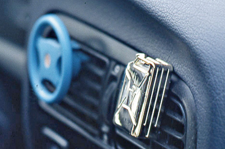 Dufterfrischer im Cockpit