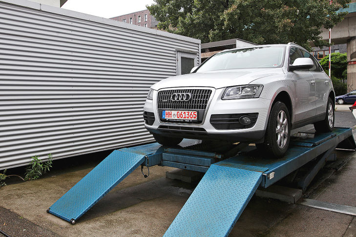 Audi Q5 auf Hebebühne