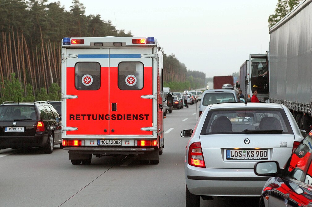 Rettungsgasse auf einer Autobahn