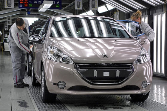 Peugeot 208 auf Fertigungsband