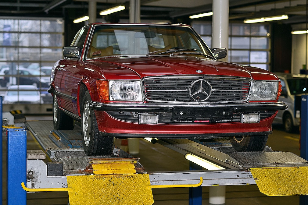 Mercedes SL 107