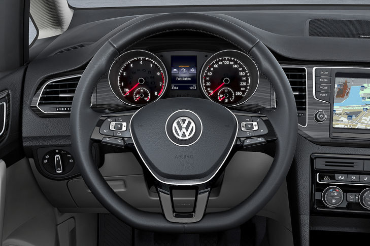 VW Golf Sportsvan Lenkrad Instrumente