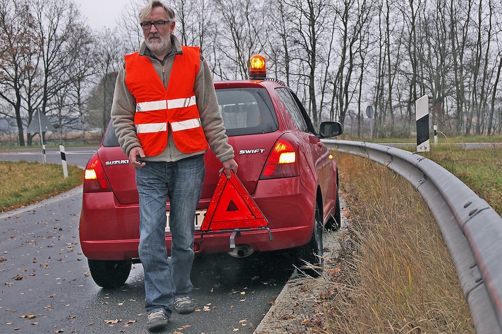 Panne, Autofahrer mit Warnweste