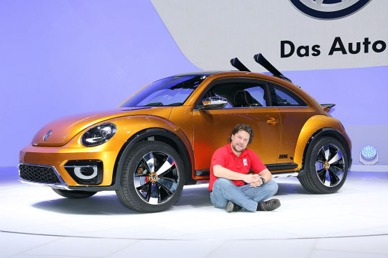 Boris Pieritz vor dem VW Beetle Dune Concept