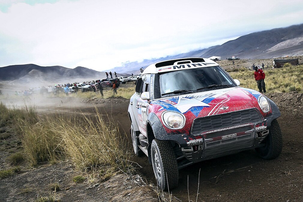 epa04017555 Chilean Boris Garafulic and French Gilles Picard compete during the seventh stage of the Dakar Rally 2014 between Salta and Uyuni, Argentina, 12 January 2014. The Dakar Rally 2014 will take place in Argentina, Bolivia and Chile from 04 to 18 January 2014. EPA/Nicolas Aguilera