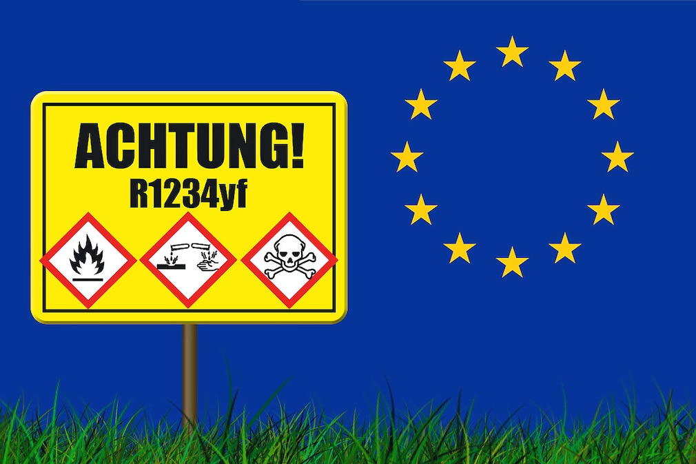 Kältemittel-Warnschild vor EU-Emblem