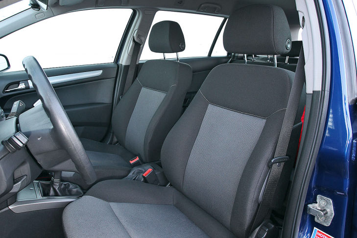 Opel Astra H Caravan: Innenraum, Sitze