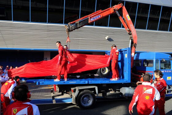Ferrari F14T von Kimi Räikkönen wird abgeschleppt