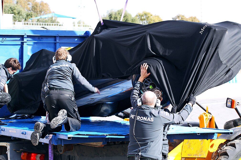 Lewis Hamilton (GBR) Mercedes AMG F1 crashed at the first corner. Formula One Testing Day One Tuesday 28th January 2014 Jerez Spain