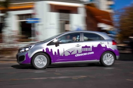 Kia Rio CiteeCar in Fahrt