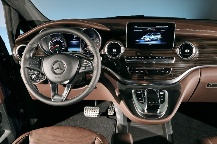 Die erste Sitzprobe in der neuen Mercedes V-Klasse
