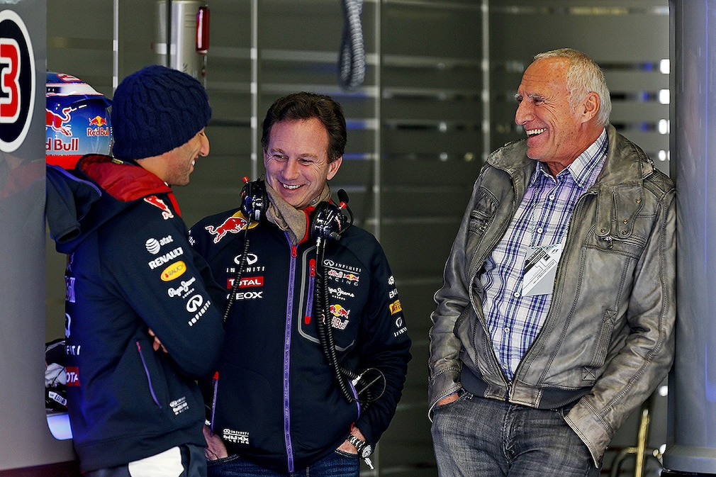 2014 F1 Pre Season Test 1 - Day 3 Circuito de Jerez, Jerez, Spain. Thursday 30 January 2014. Christian Horner, Team Principal, Red Bull Racing, talks to Dietrich Mateschitz and Daniel Ricciardo, Red Bull Racing. Photo: Alastair Staley/LAT Photographic. pixel