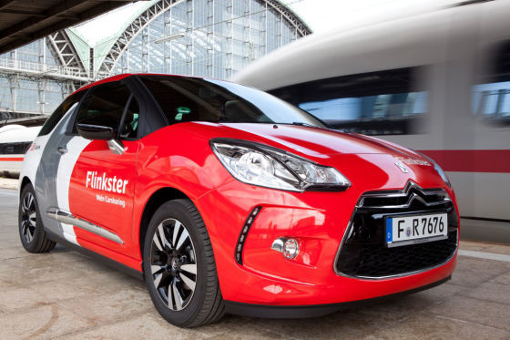 Citroën DS3 von Flinkster vor ICE