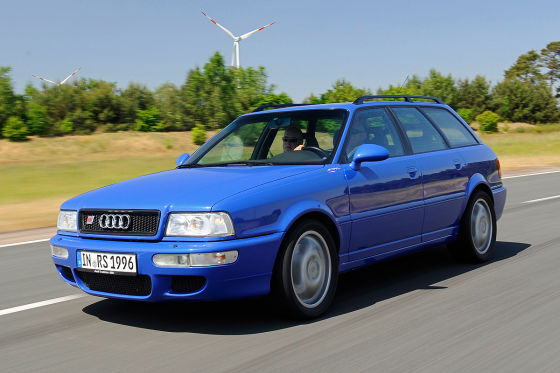 Audi RS 2 fahrend Frontansicht