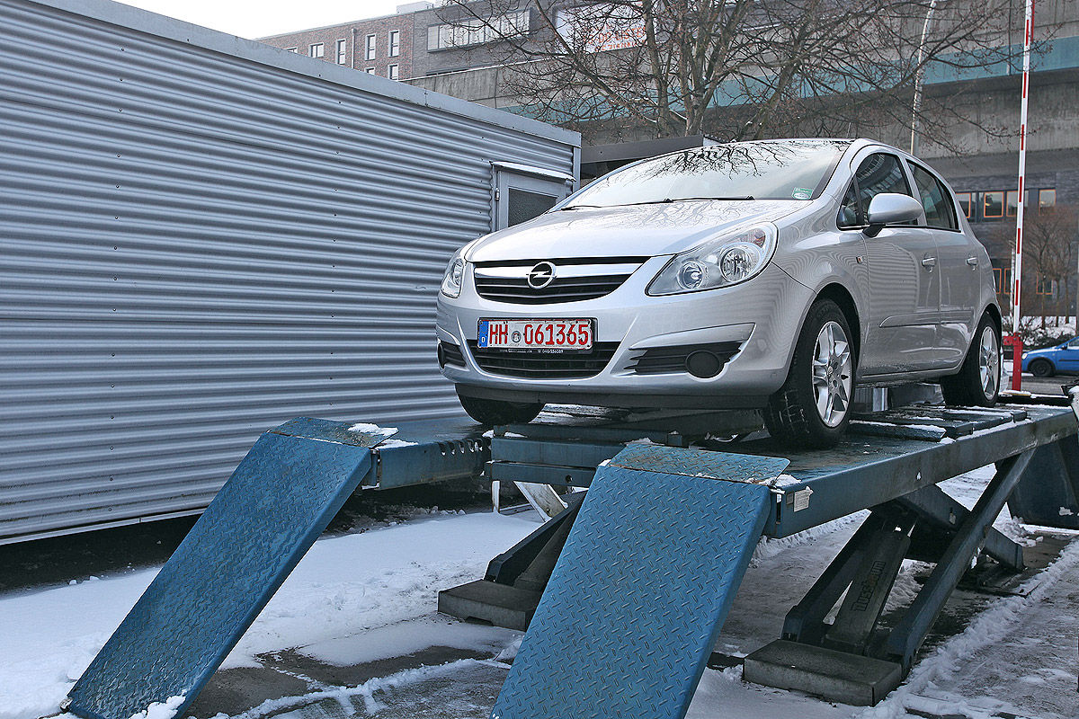 Opel Corsa D, Gebrauchtwagen, Hebebühne