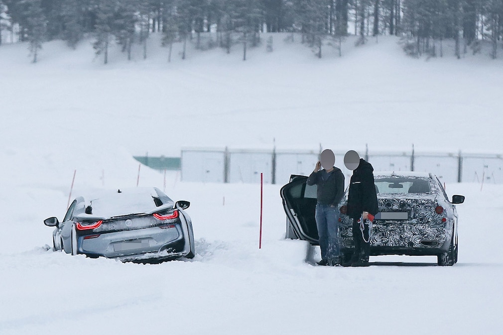 BMW i8 im Tiefschnee