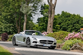 Inden SLS AMG Roadster silber Frontansicht