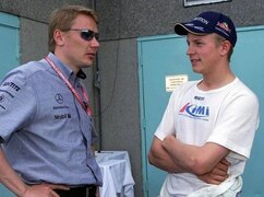 Mika Häkkinen und Kimi Räikkönen kennen sich schon seit vielen Jahren (hier 2001)