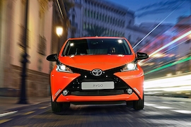 Toyota Aygo bunt in Szene gesetzt