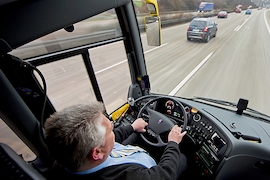 Busfahrer bei der Arbeit
