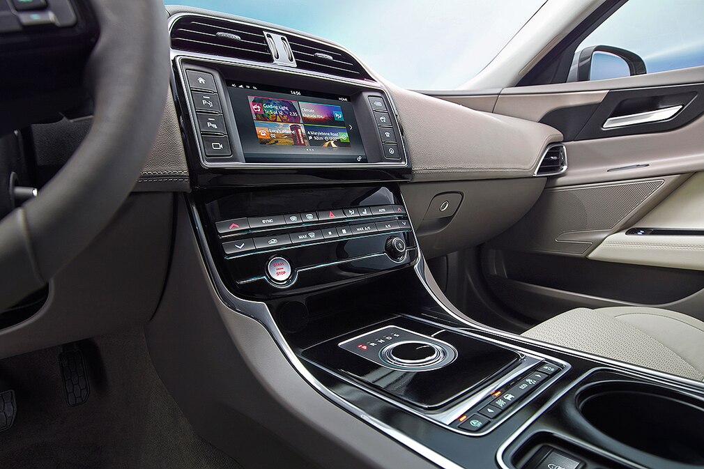Jaguar XE !!!Sperrfrist!!!