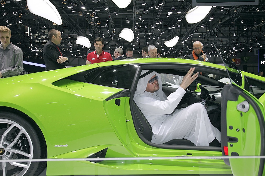 Claudius Maintz als Scheich auf dem Autosalon Genf