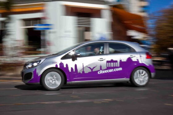 CiteeCar Kia Rio fahrend