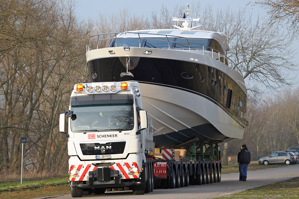 Yacht Schwertransport