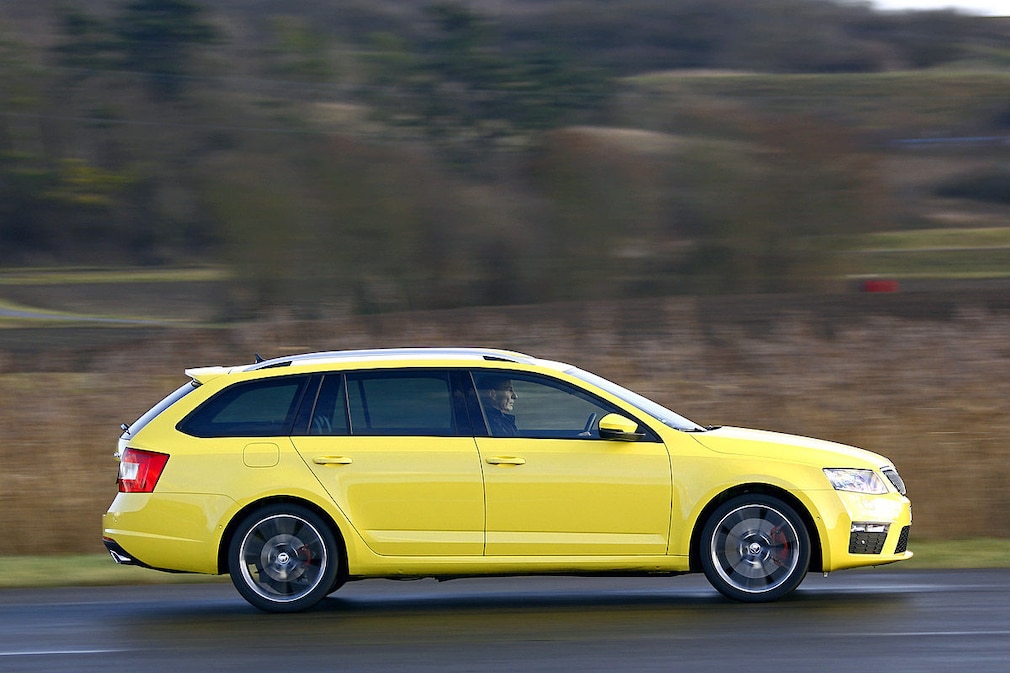Skoda Octavia gelb Seitenansicht
