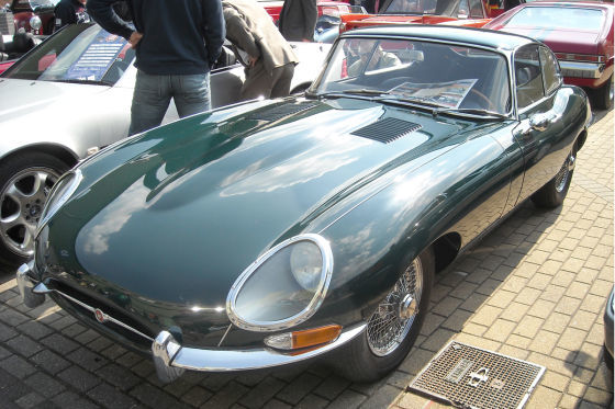 Freiluft-Markt auf der Techno Classica