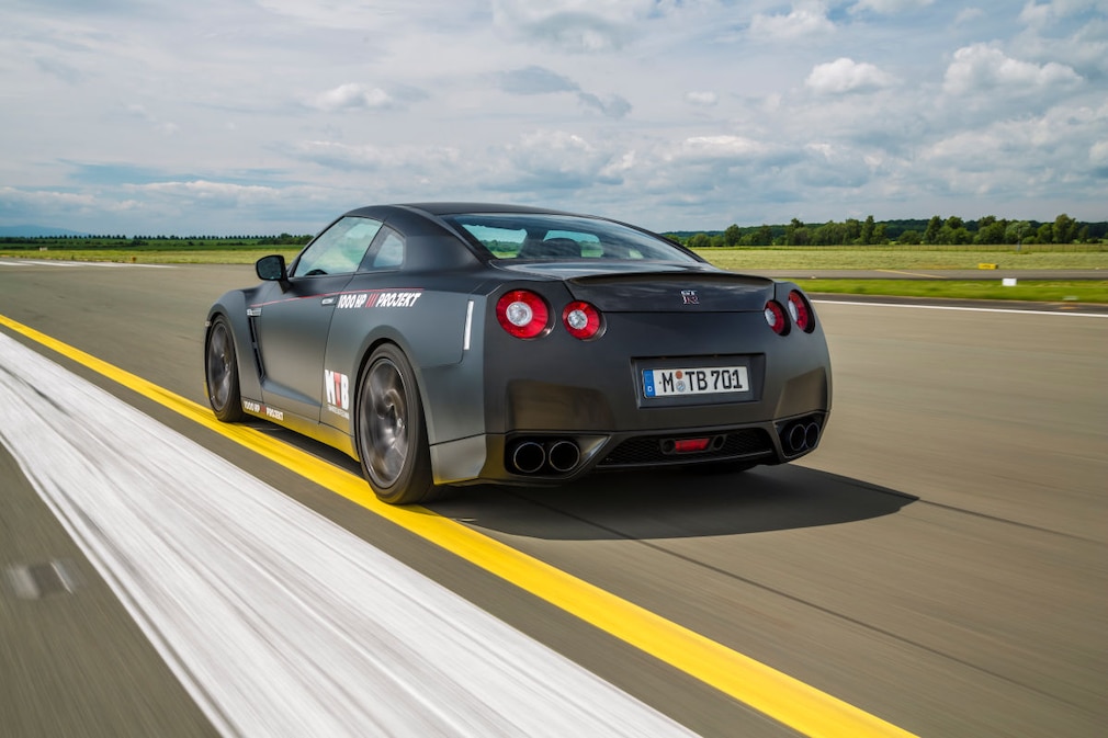 MBT GT-R Mission 1000 schwarz Heckansicht