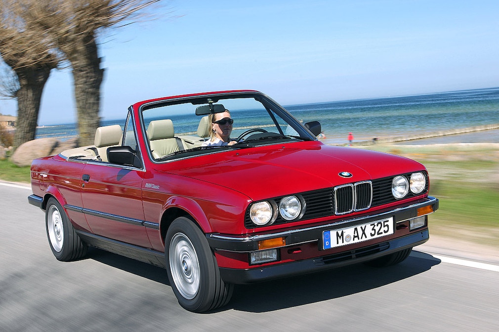 BMW E30 325i Cabrio rot