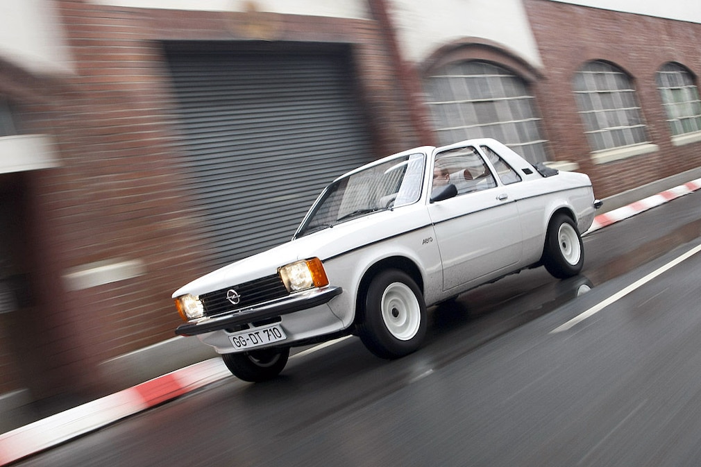 Opel Kadett C Aero fahrend