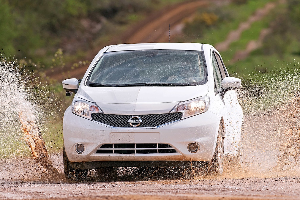 Nissan testet weltweit erstes selbstreinigendes Fahrzeug